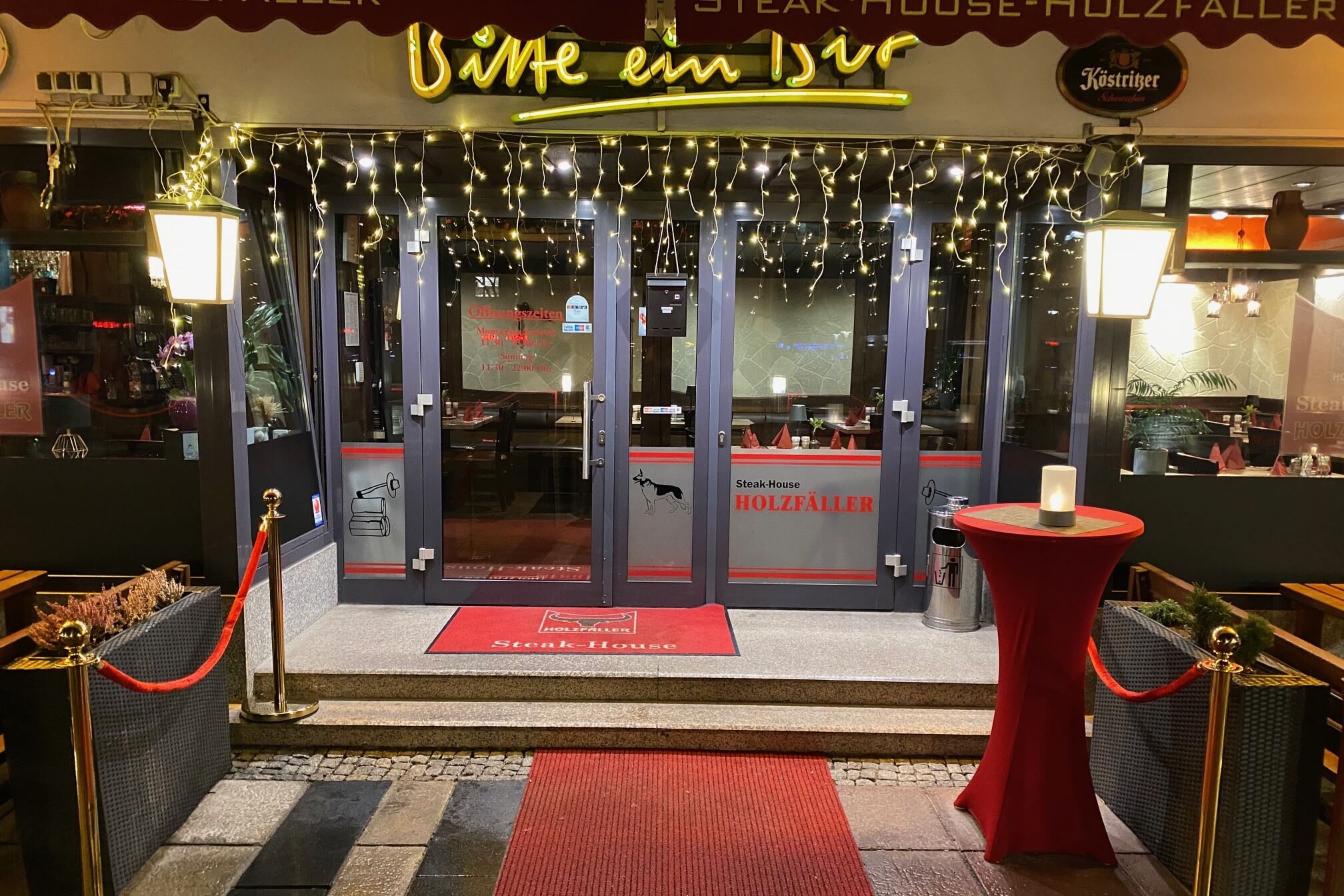 Eingang des Steak-House Holzfäller in Frankfurt (Oder), Foto: Steven Lorenz